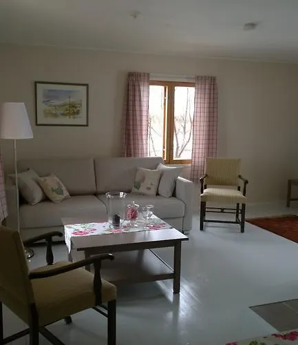 Village Lomahuoneisto 컨트리하우스 Kierinki